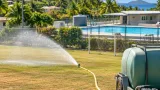 À Brissac, l’eau de la piscine municipale sert désormais au terrain de football